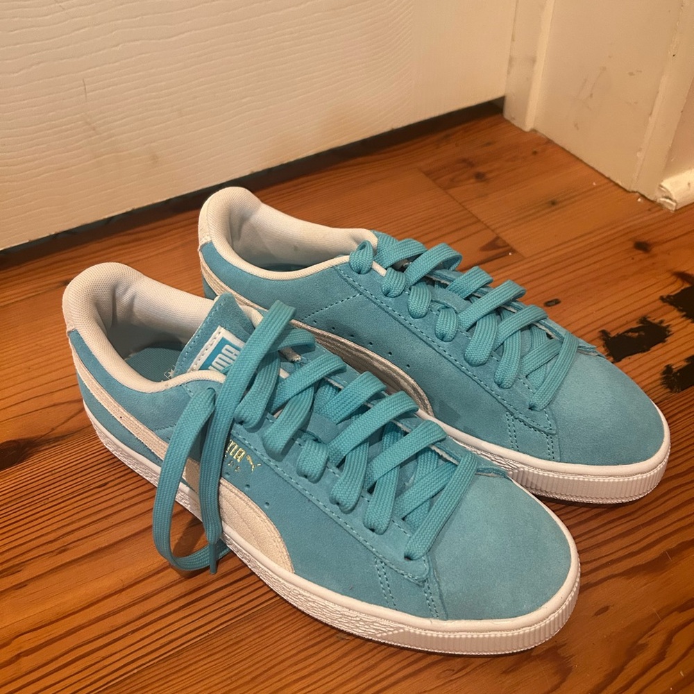 Puma blue suede size 7..fits like an 8 IMO NEW